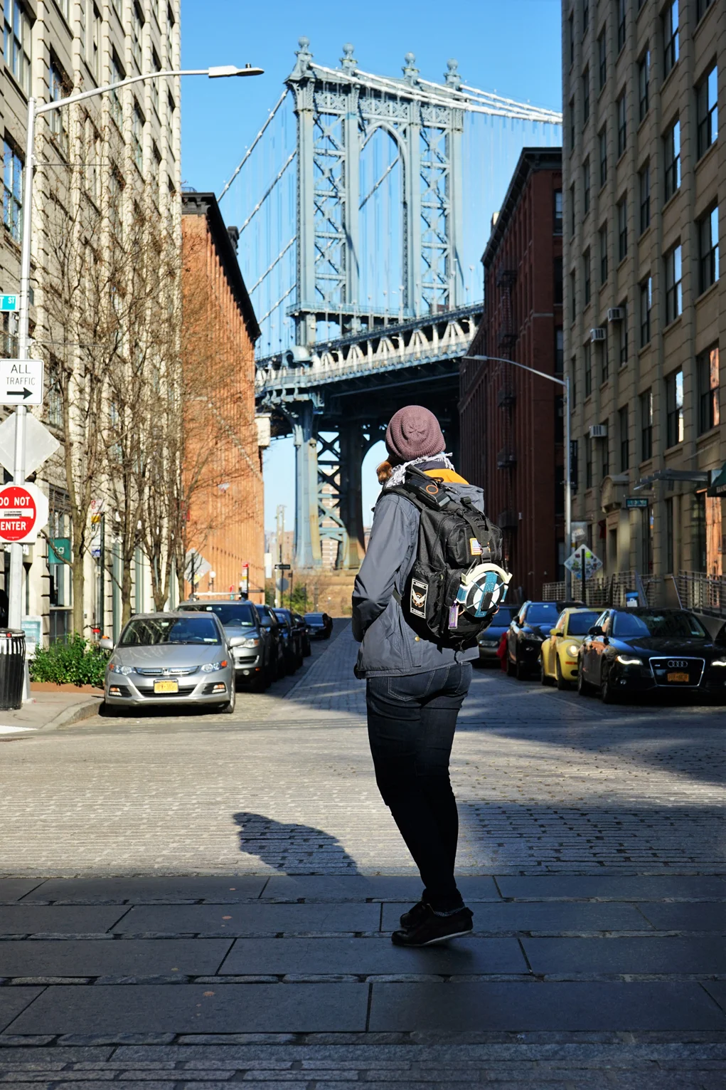 La photo éditée de moi partiellement en costume de The Division à Brooklyn devant le Manhattan Bridge ; plus aucun touriste en vue