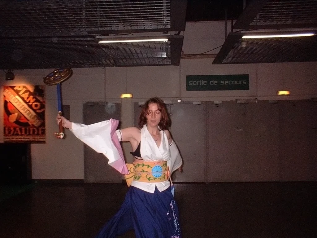 La danse pour les morts de Yuna de Final Fantasy 10 en cosplay